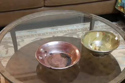 Red and green bowls. The same pair, from the other side.