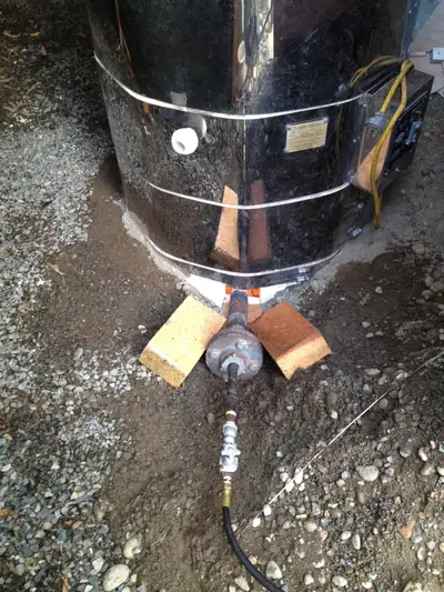 Burner. The propane burner connected at the base.